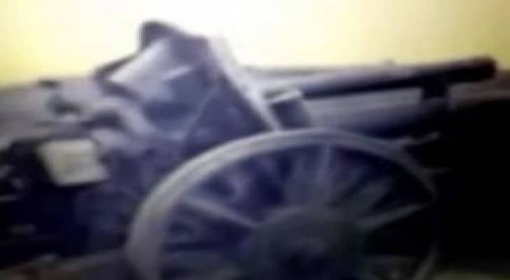 "مدفع هتلر".. بيد أحرار الشام يثير دهشة الألمان.. فيديو