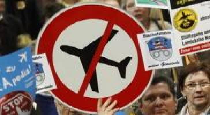 ما علاقة البدانة بالسكن قريبا من الطرق الرئيسية والمطارات؟