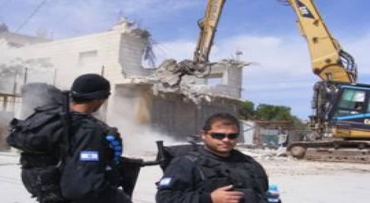 بلدية الإحتلال الإسرائيلي تهدم منزلا في القدس
