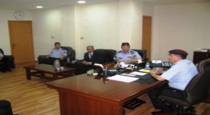 مدير الأمن العام بالإنابة يتفقد قيادتي أمن إقليم العاصمة والوسط.