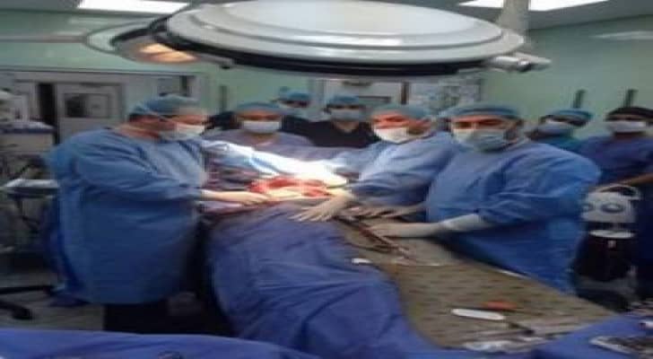 بالصور: استئصال ورم وزنه 3 كيلو من سورية في المدينة الطبية