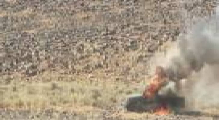 القوات المسلحة تدمر سيارتين حاولتا اجتياز الحدود الاردنية السورية.. صور