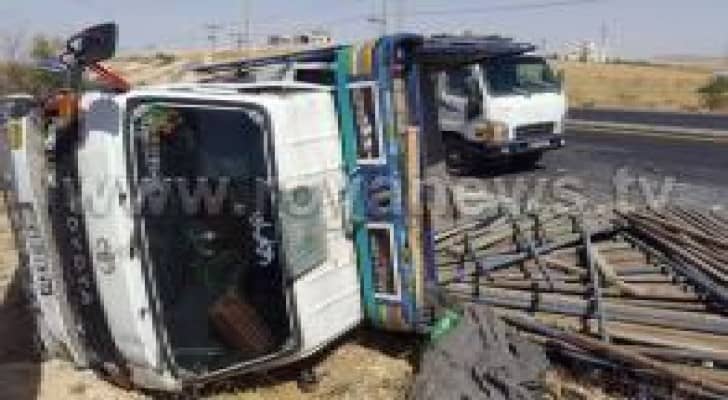 بالصور.. 5 اصابات اثر حادث تصادم في الكرك
