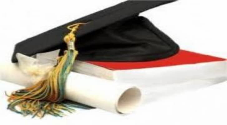 حملة الدكتوراه يطالبون بمنحهم الفرصة في التعيين