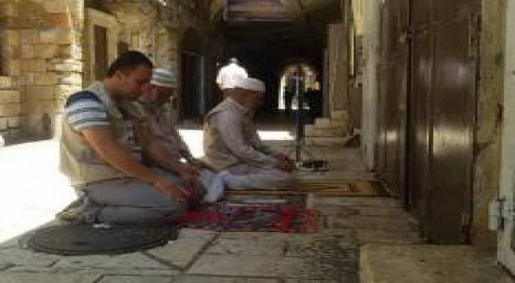 مبعدون يستقبلون رمضان بطقوس مؤلمة