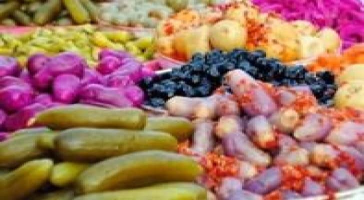 صحة البلقاء تتلف 9 طن مخللات  وتنفذ 381 زيارة بالاسبوع الاول لرمضان