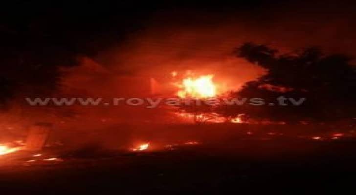 حريق بسبب الألعاب النارية في الكرك .. صور