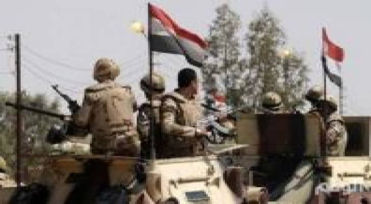 الجيش المصري: مقتل 17 من الجيش وما لا يقل عن 100 "إرهابي"