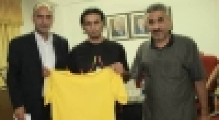 الحسين اربد يتعاقد مع اللاعب احمد غازي