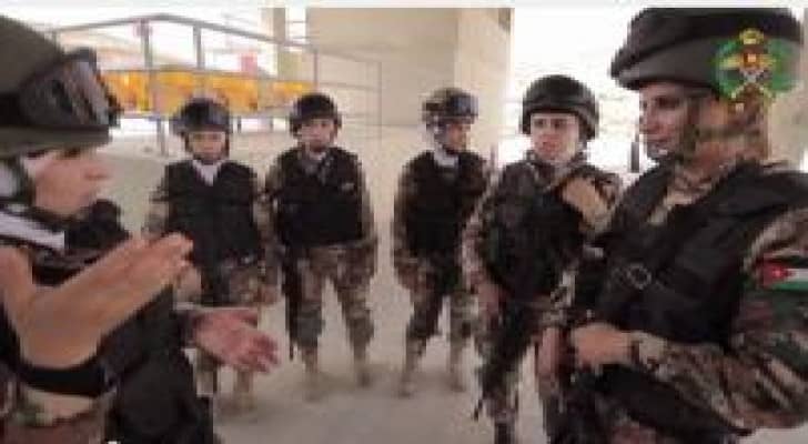 بالفيديو: السرية النسائية في القوات المسلحة
