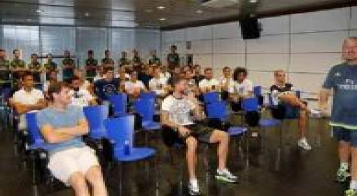 اول اجتماع لبينتيز مع لاعبي ريال مدريد شهد تواجد كاسياس و راموس