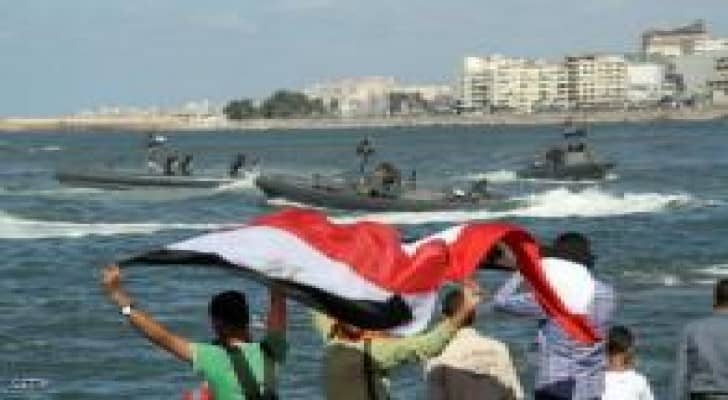 داعش يتبنى إطلاق النار على زورق عسكري مصري
