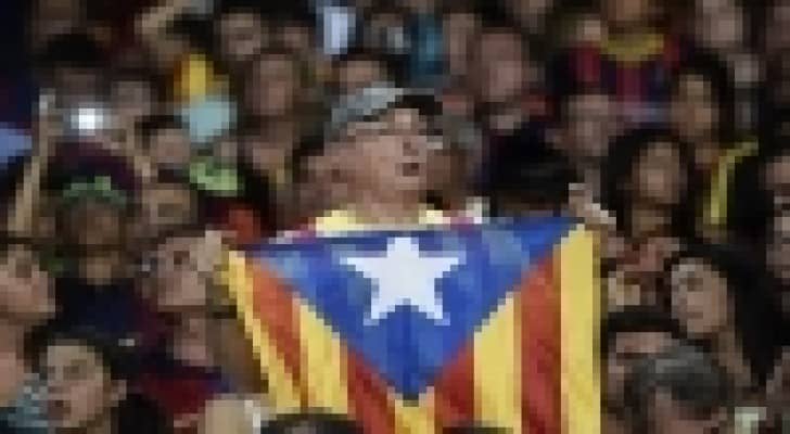 الاتحاد الأوروبي يغرم برشلونة بسبب جمهوره