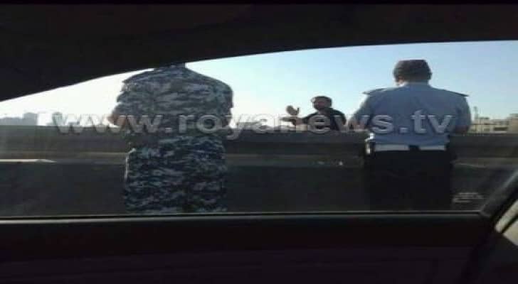 الأمن يضبط شابا حاول الإنتحار من "جسر عبدون".. صور