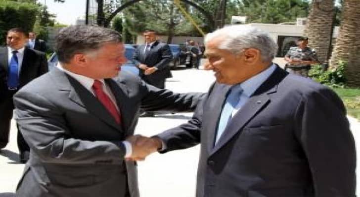 الملك يزور رئاسة الوزراء ويؤكد إيلاء الوضع الاقتصادي كامل الاهتمام