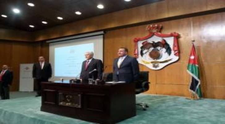 النسور: لم أسمع أي ثناء لموظف حكومي منذ ثلاث سنوات