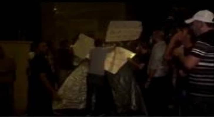 مقدسيون يهددون باقتحام مقر الصليب الأحمر دعما للاسير علان