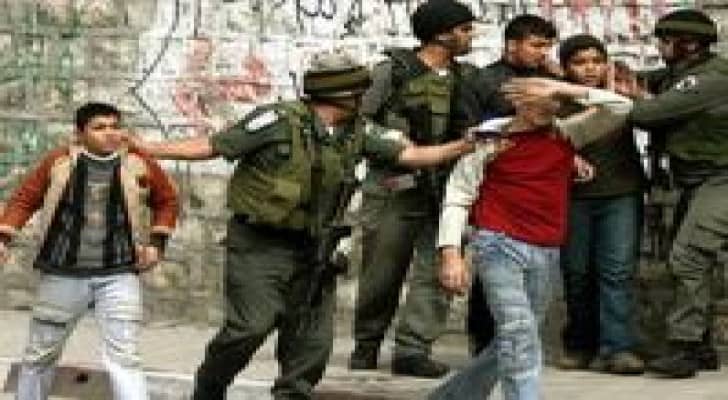 الاحتلال يعتقل 3 فتية في بيت امر
