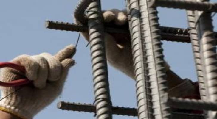 تخفيض أسعار مادة حديد التسليح