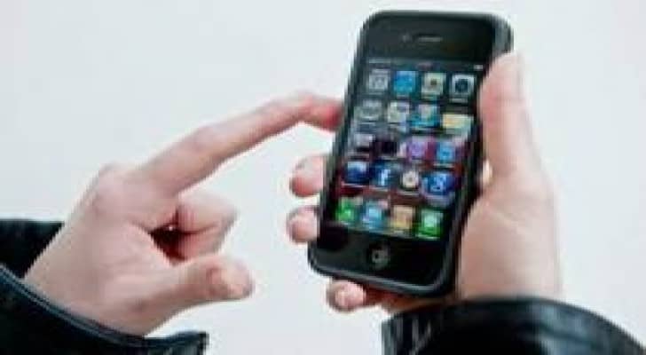 50 % من مستخدمى الهواتف الذكية يتفقدونها أكثر من 50 مرة يوميا