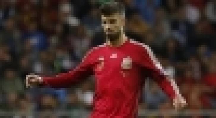 اطلاق هاشتاج "لنصفق لبيكيه" دعما له في مباراته مع منتخب اسبانيا