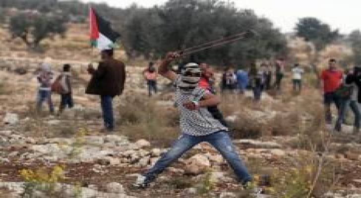 تضارب الانباء حول استشهاد شاب فلسطيني في مواجهات قرب رام الله المحتلة