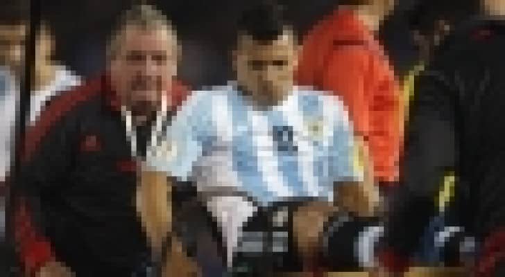 غياب اغويرو عن الملاعب لمدة شهر بسبب الاصابة