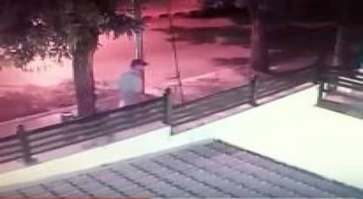 نشطاء على مواقع التواصل الاجتماعي ينشرون مقطع فيديو لقاتل الشهيد الوكيل " بني مفرج"