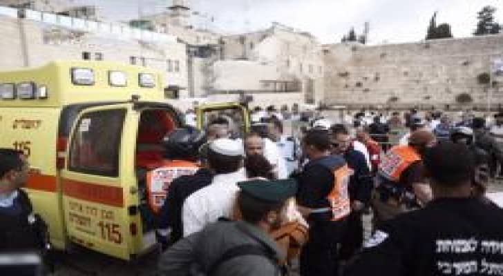 إسرائيلي يطعن آخرا ظنا منه أنه فلسطيني