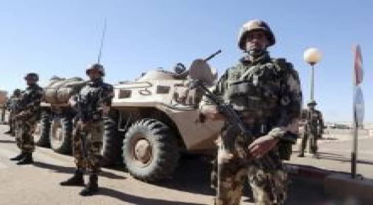 الجيش الجزائري يوقف 8 عناصر من شبكة لدعم الإرهاب