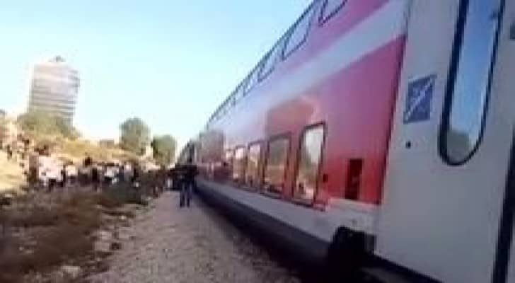 بالفيديو: هوس أمني في "إسرائيل"..جندي يثير ذعرا بقطار بحيفا