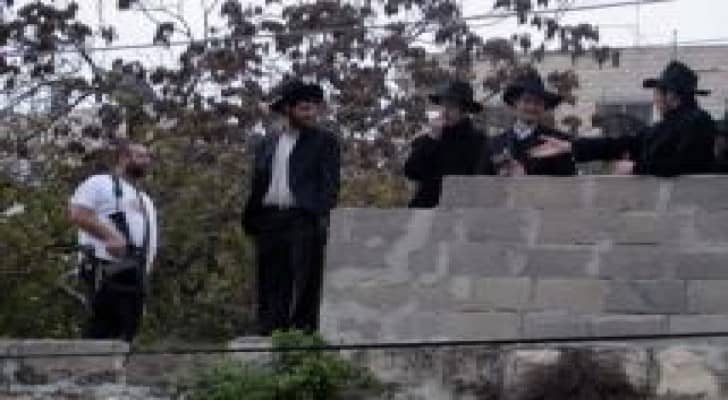 الاحتلال يخلي مبنى لعائلة فلسطينية في سلوان لتسليمه لجمعيات استيطانية