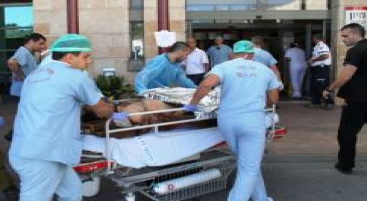 جيش الاحتلال يطارد شابا بالخليل بزعم محاولة "طعن" جندي