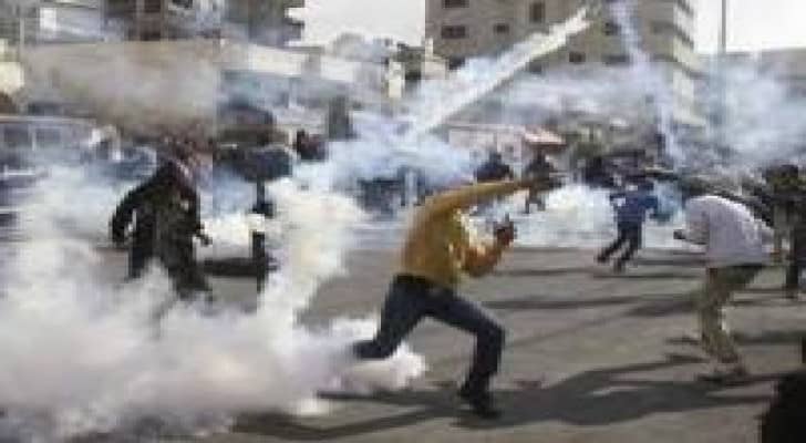 اصابة عشرات الفلسطينين بالرصاص والغاز بالخليل