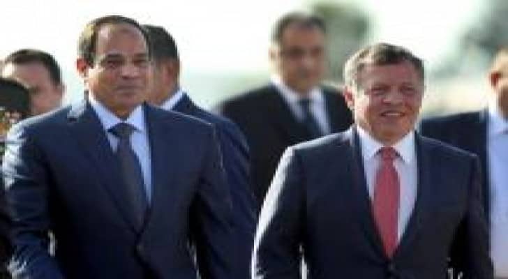 الملك يتلقى رسالة خطية من الرئيس المصري