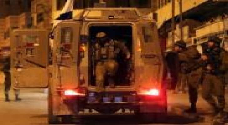 حملة اعتقالات واسعة بالضفة والقدس تطال 33 فلسطينيا