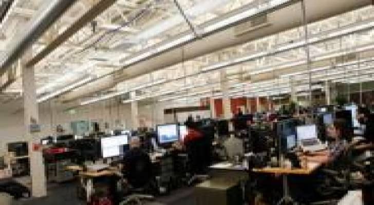 فيسبوك.. لماذا منح موظفيه خدمة إنترنت بطيئة؟