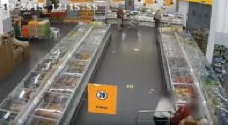 بالفيديو: متطرف يهودي يطعن مستوطن معتقدا بأنه فلسطيني