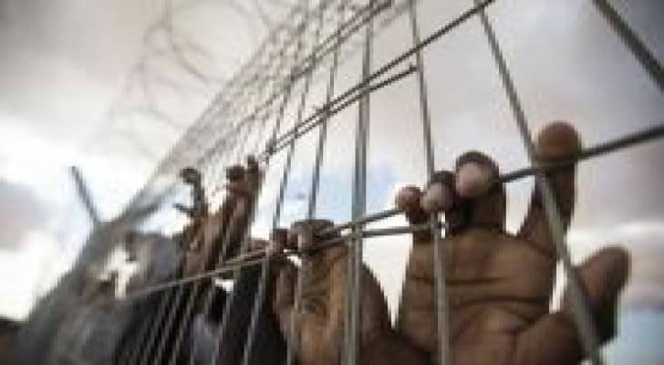 تعذيب اسرى في عتصيون وظروف صعبة في عسقلان