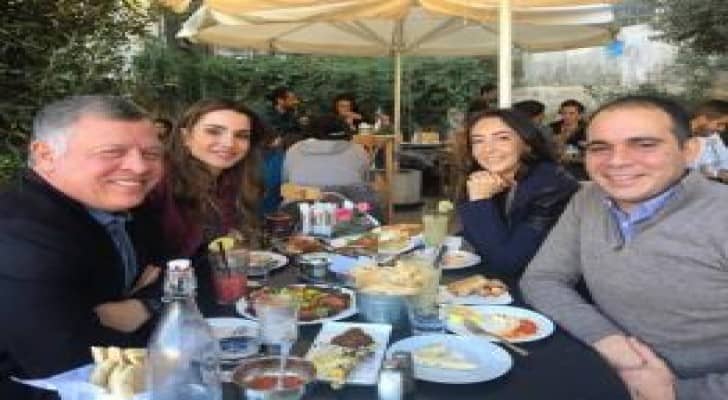 عمان : غداء ملكي في شارع الرينبو .. صورة