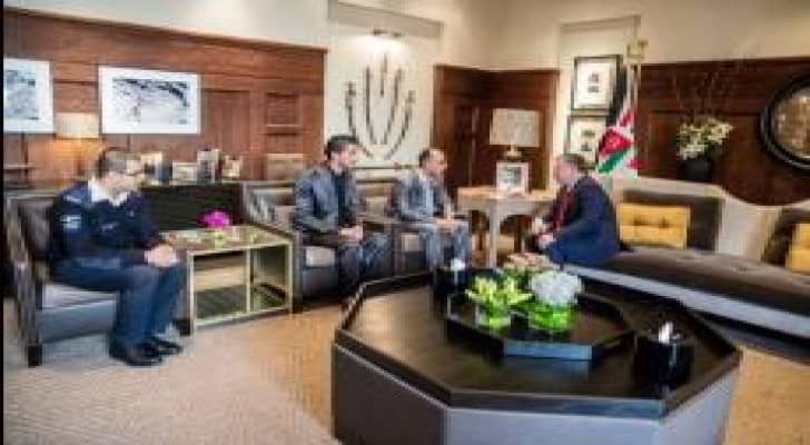 الملك يستقبل عددا من الشباب الأردني ممن قدموا نماذج بطولية خلال العاصفة المطرية الأخيرة