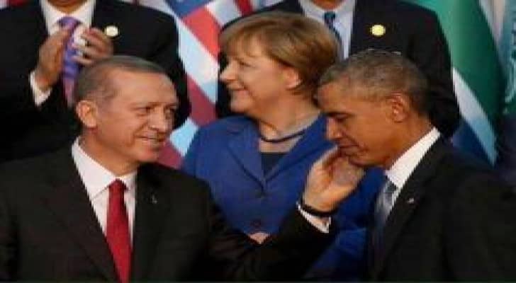 جدل دبلوماسي على صورة لاردوغان " يواسي " اوباما