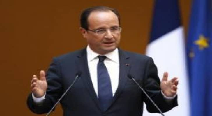 هولاند : فرنسا في حالة حرب