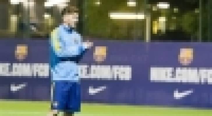 ميسي يعود لتدريبات برشلونة قبل 5 أيام من "الكلاسيكو"