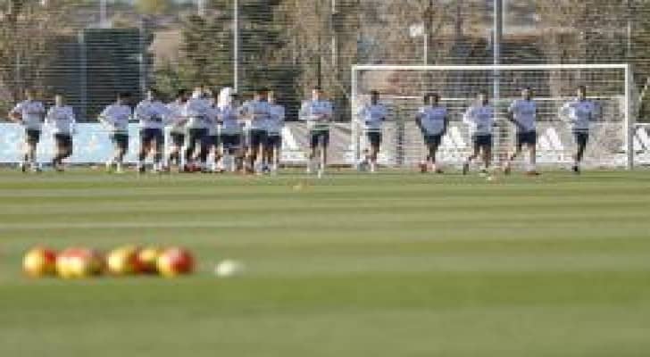 قائمة ريال مدريد مكتملة .. وبينيتيز ينتظر قرار بنزيمة