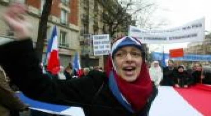 المحكمة الاوروبية تؤيد حكما فرنسيا على موظفة بحظر إرتداء الحجاب