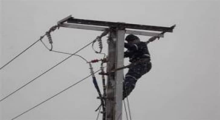 الكهرباء الاردنية تلقت 747 اتصالا هاتفيا خلال المنخفض الجوي