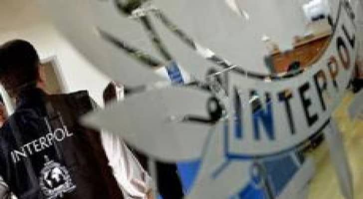 انتربول عمان يلقي القبض على مطلوبين للجهات القضائية
