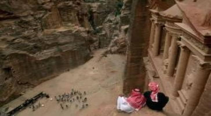الحكومة تقرر إلغاء تأشيرة دخول السياح من جميع الجنسيات