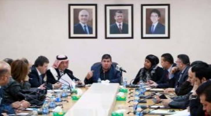 "فلسطين النيابية" تطالب بالغاء قرار الزام ابناء غزة بالحصول على تصاريح عمل